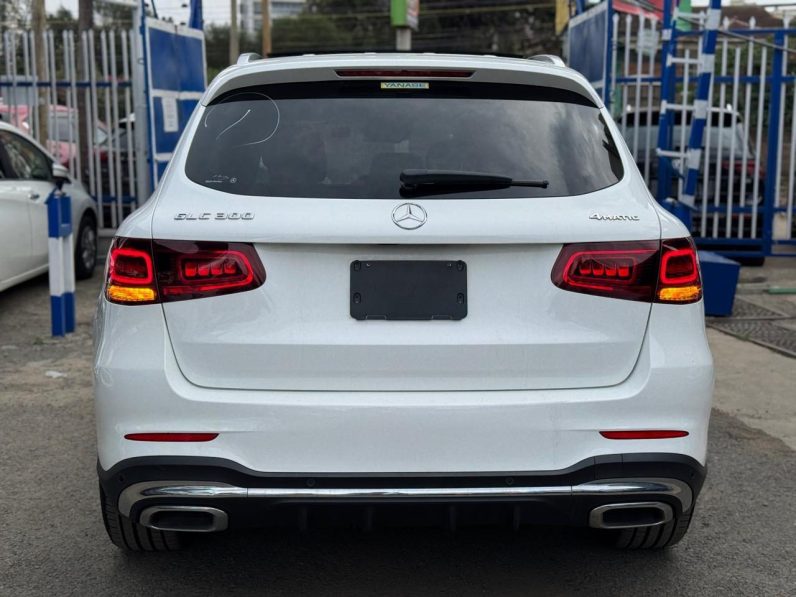 
								Mercedes Benz GLC 300 full									