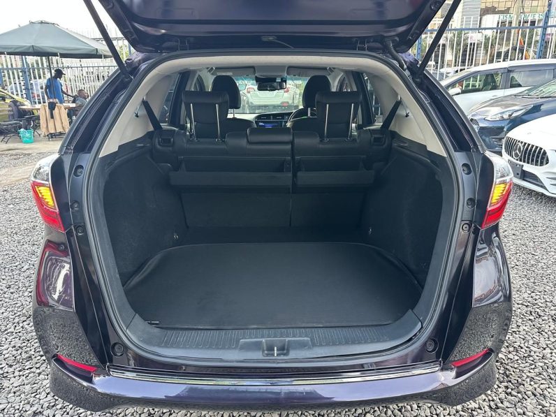 
								Honda Fit Shuttle full									