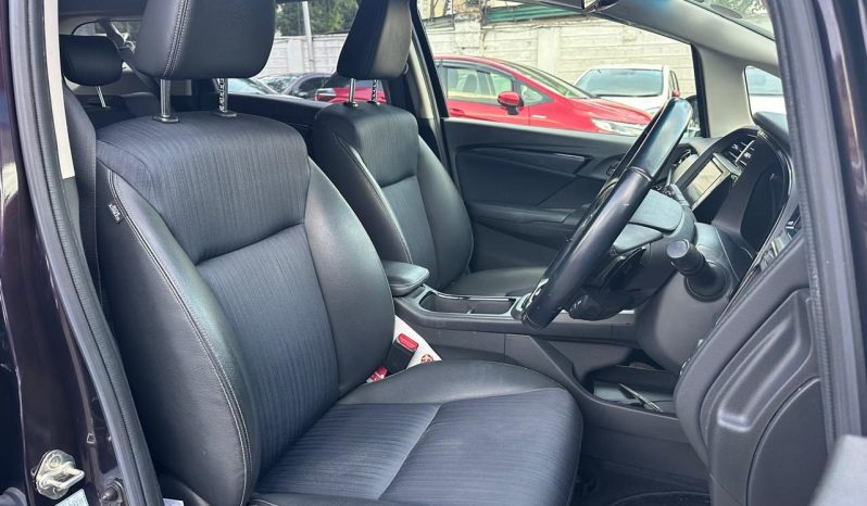 
								Honda Fit Shuttle full									