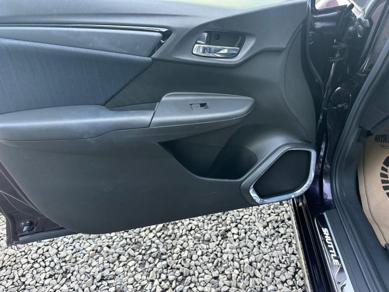 
								Honda Fit Shuttle full									