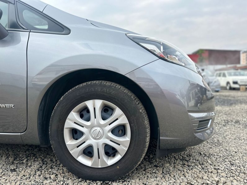 
								Nissan Note E-power full									