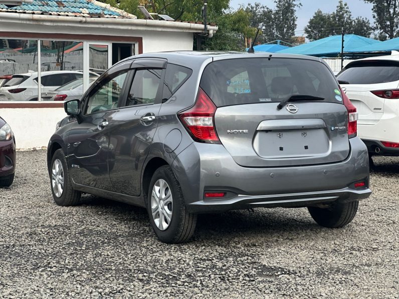 
								Nissan Note E-power full									