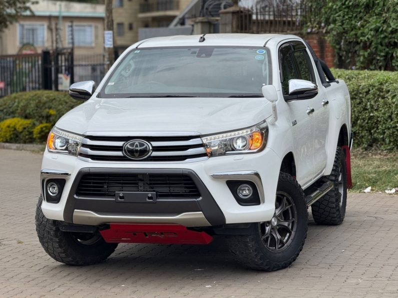 
								Toyota hilux full									