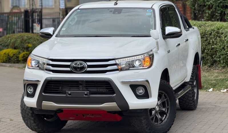 
								Toyota hilux full									