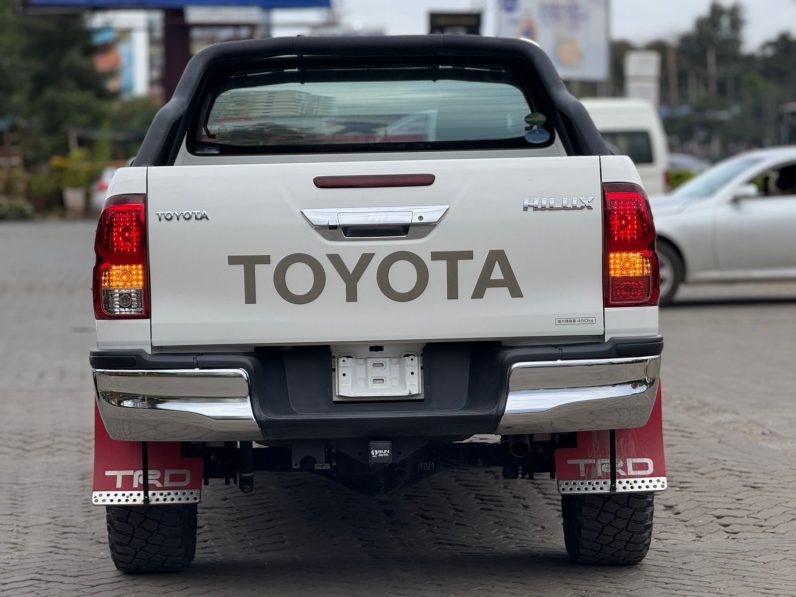 
								Toyota hilux full									