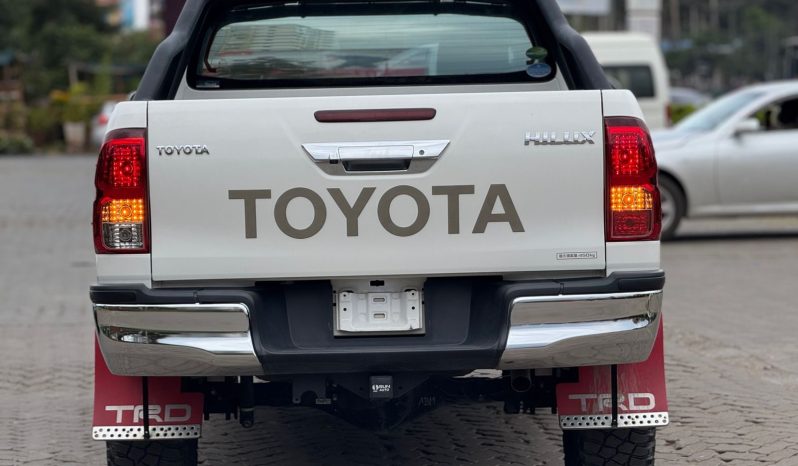 
								Toyota hilux full									