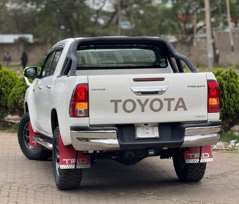 
								Toyota hilux full									