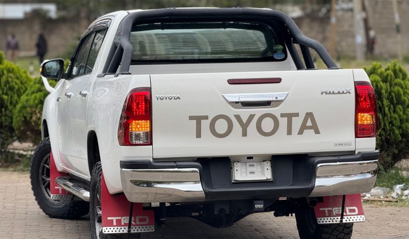 
								Toyota hilux full									