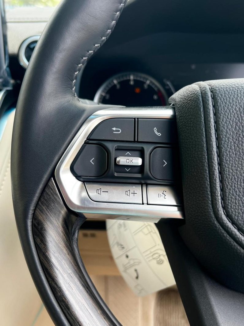 
								Toyota LandCruiser Prado 300Series (ZX) full									