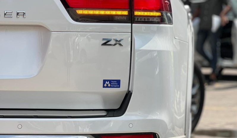 
								Toyota LandCruiser Prado 300Series (ZX) full									