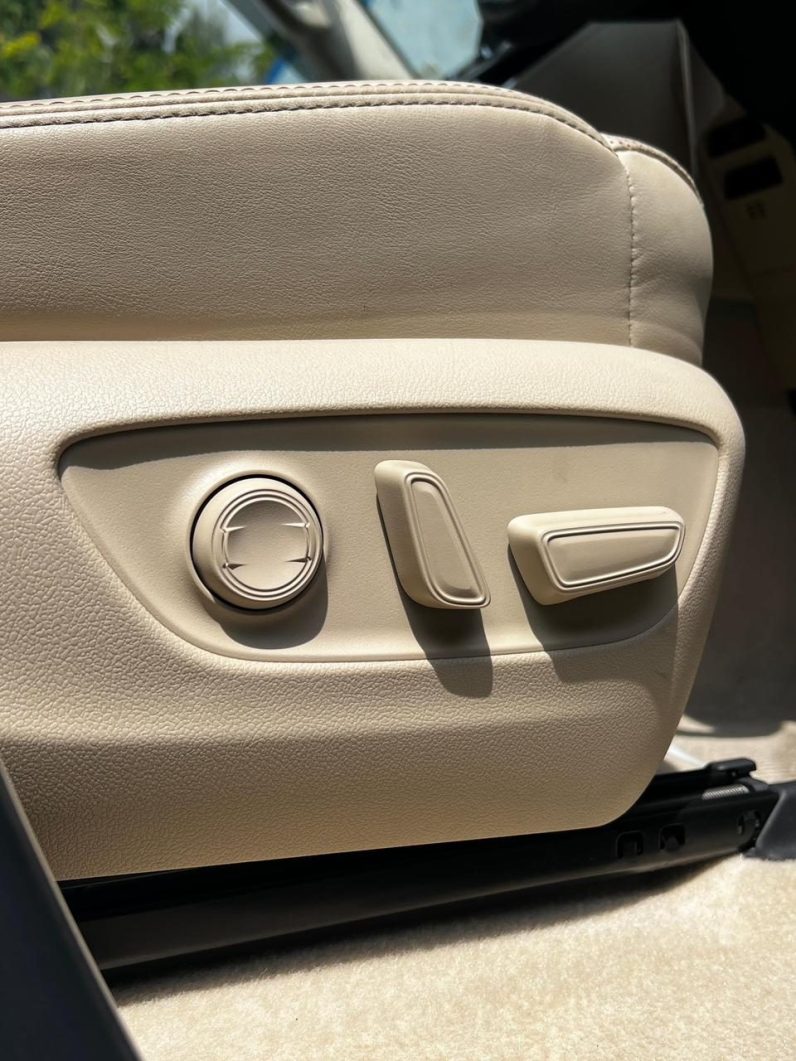 
								Toyota LandCruiser Prado 300Series (ZX) full									