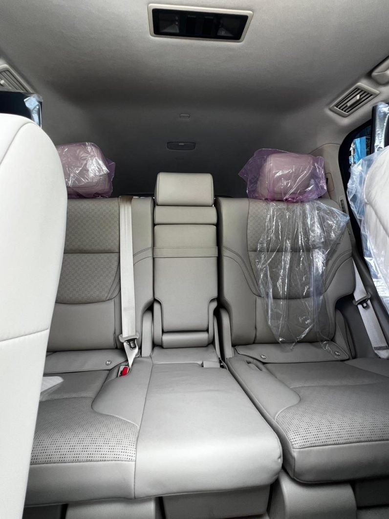 
								Toyota LandCruiser Prado 300Series (ZX) full									