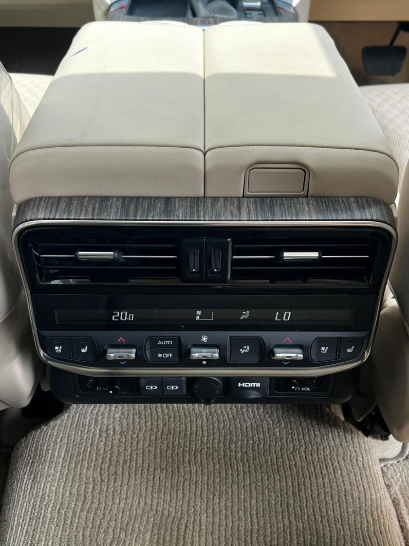 
								Toyota LandCruiser Prado 300Series (ZX) full									