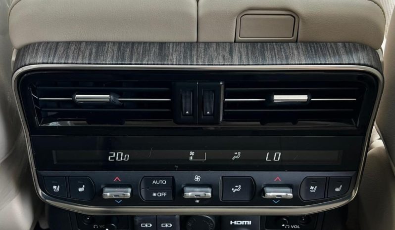 
								Toyota LandCruiser Prado 300Series (ZX) full									