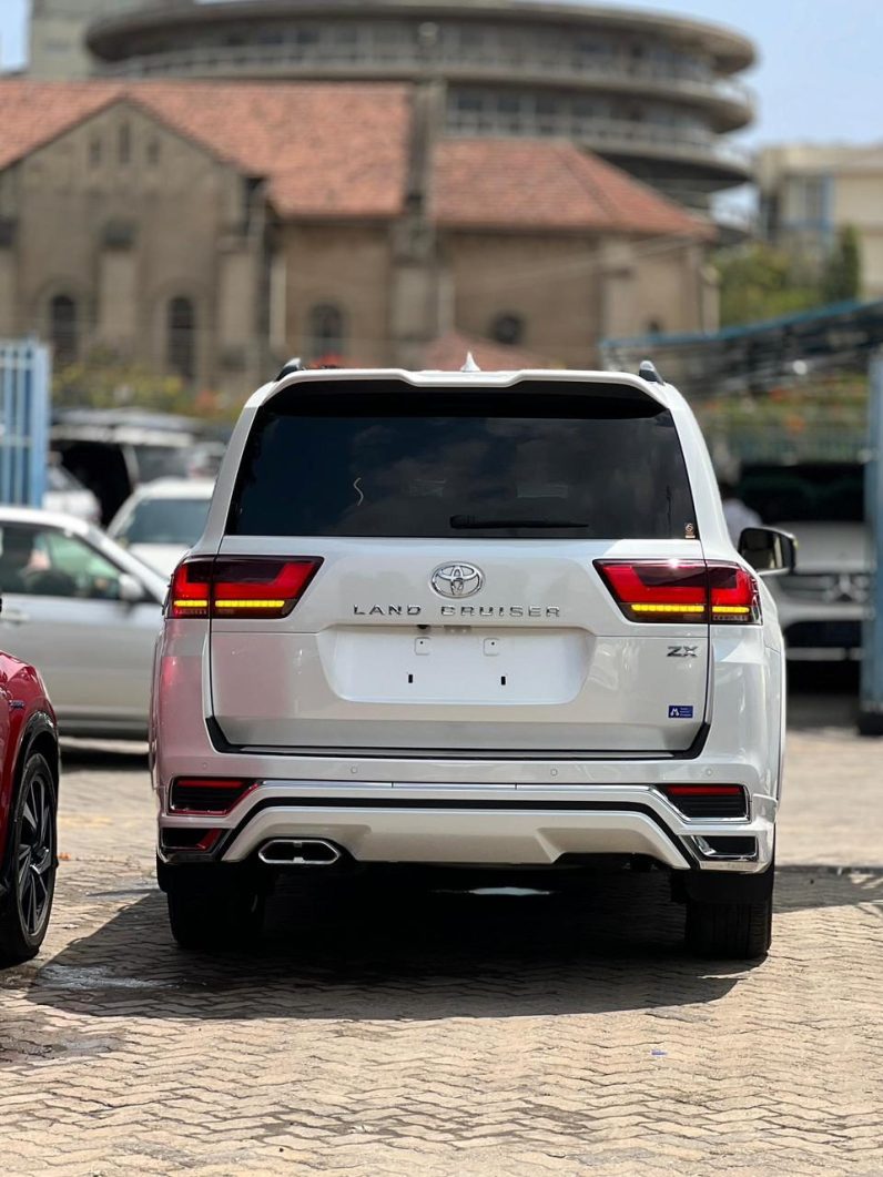 
								Toyota LandCruiser Prado 300Series (ZX) full									