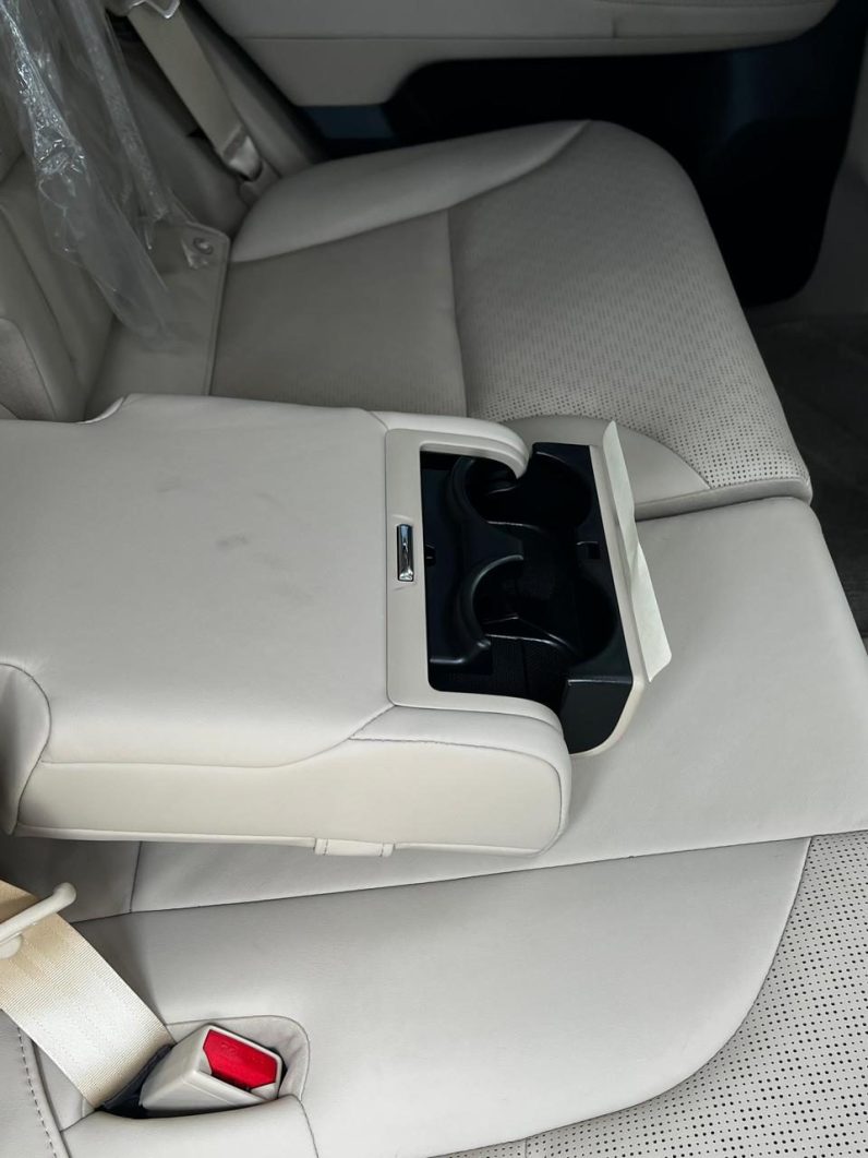 
								Toyota LandCruiser Prado 300Series (ZX) full									