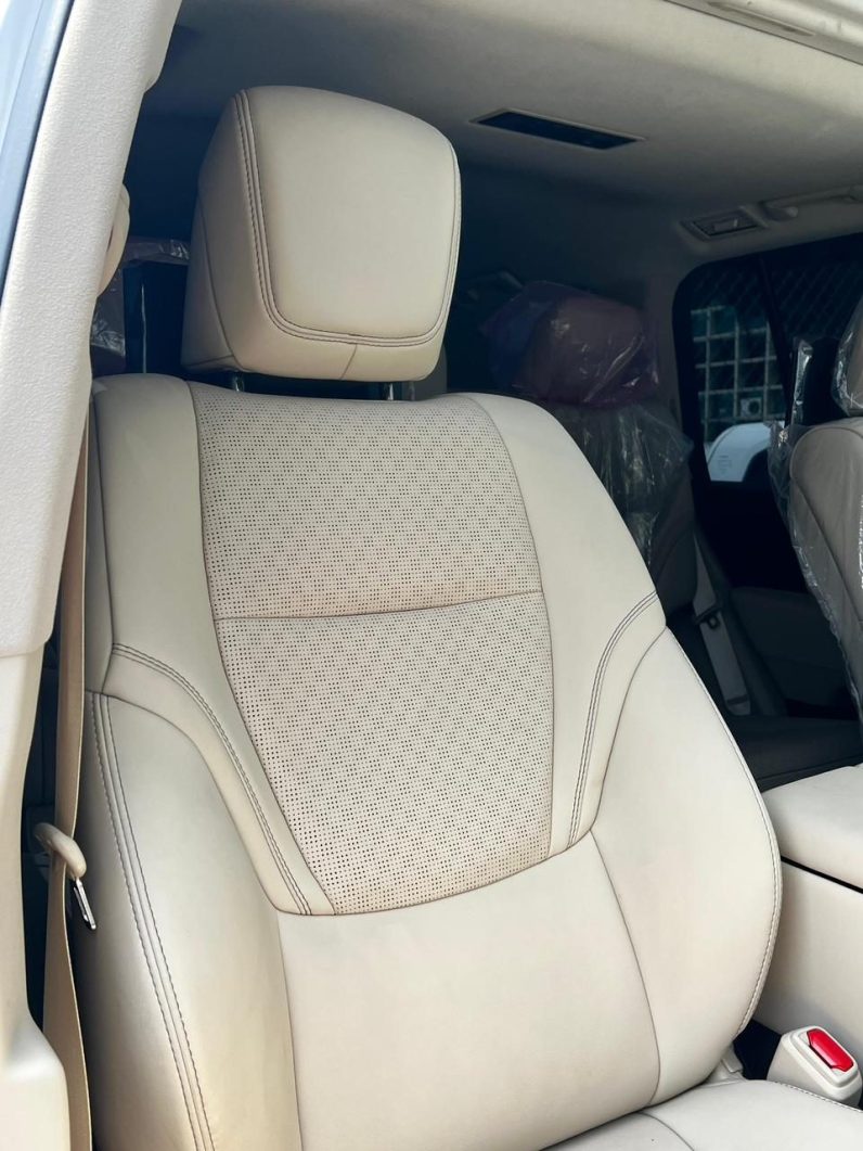 
								Toyota LandCruiser Prado 300Series (ZX) full									