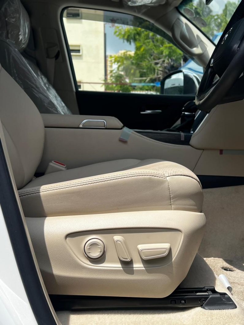 
								Toyota LandCruiser Prado 300Series (ZX) full									