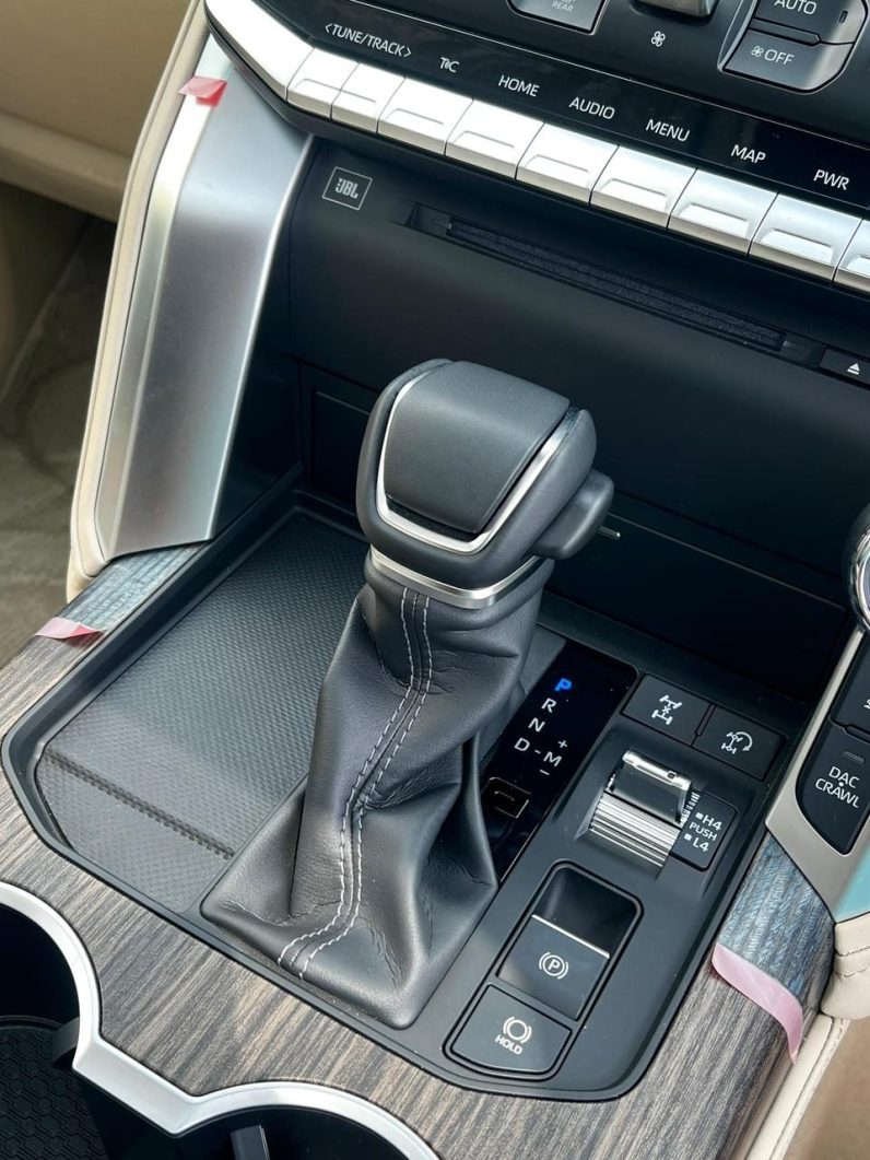 
								Toyota LandCruiser Prado 300Series (ZX) full									