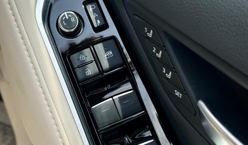 
								Toyota LandCruiser Prado 300Series (ZX) full									