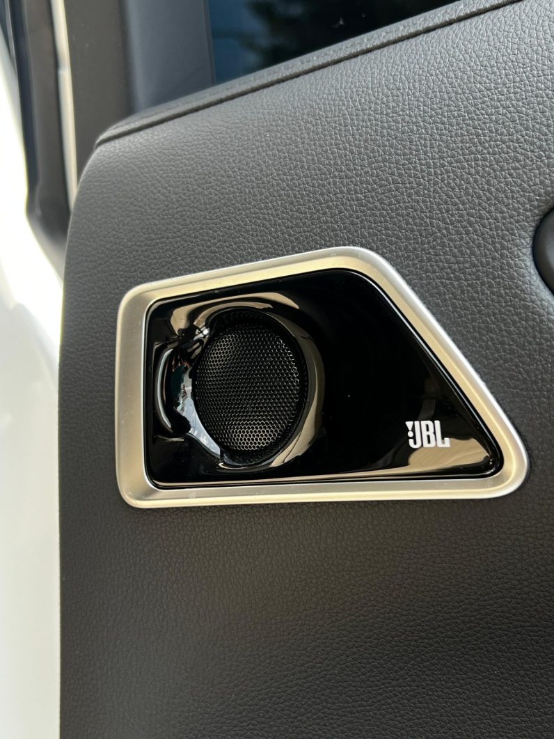 
								Toyota LandCruiser Prado 300Series (ZX) full									