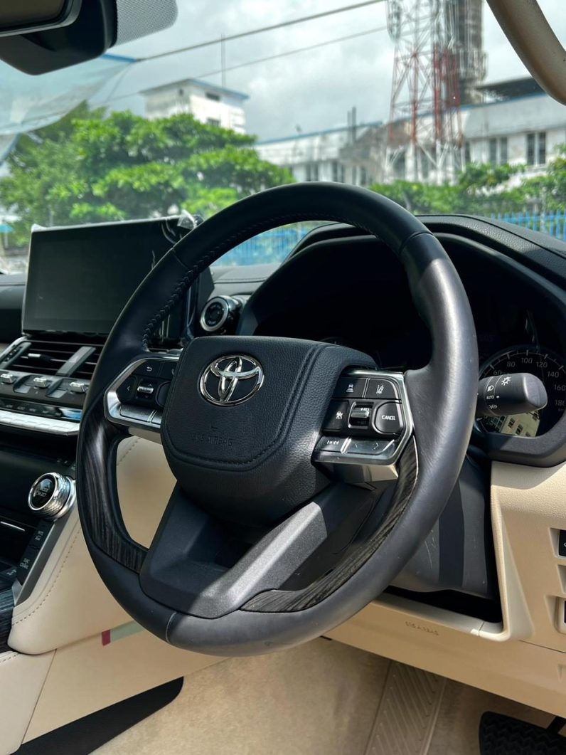 
								Toyota LandCruiser Prado 300Series (ZX) full									