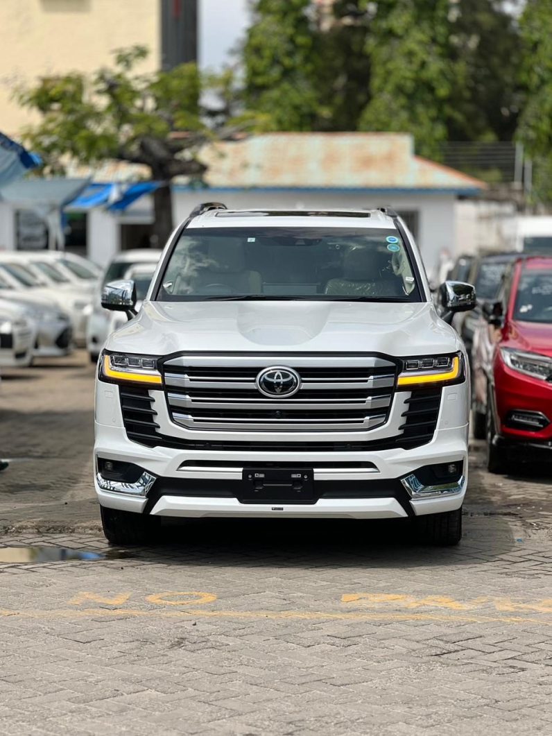 
								Toyota LandCruiser Prado 300Series (ZX) full									