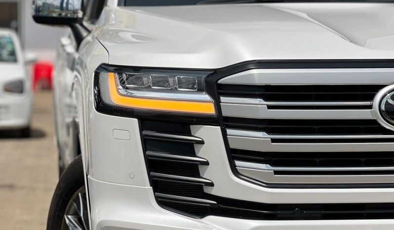 
								Toyota LandCruiser Prado 300Series (ZX) full									