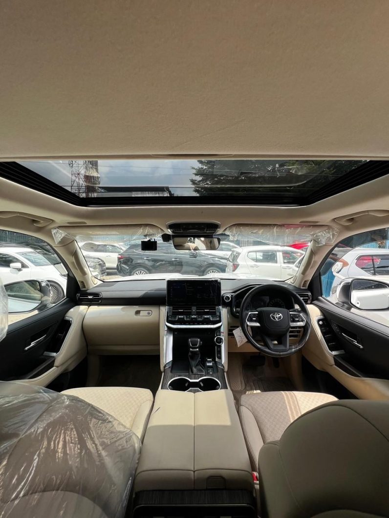 
								Toyota LandCruiser Prado 300Series (ZX) full									