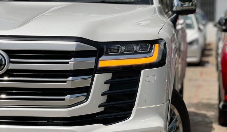 
								Toyota LandCruiser Prado 300Series (ZX) full									