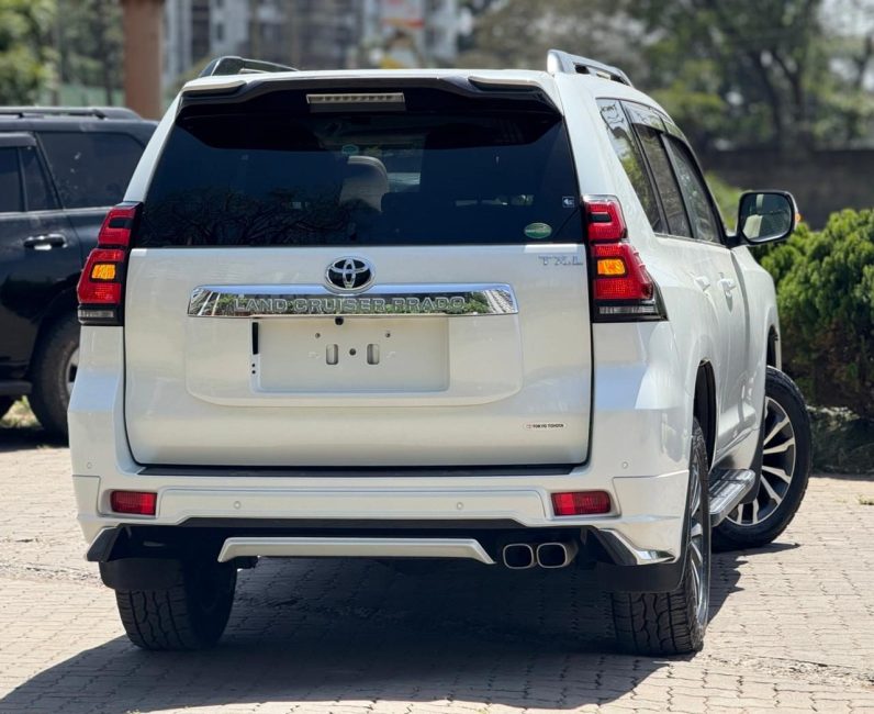 
								Toyota LandCruiser Prado TXL full									