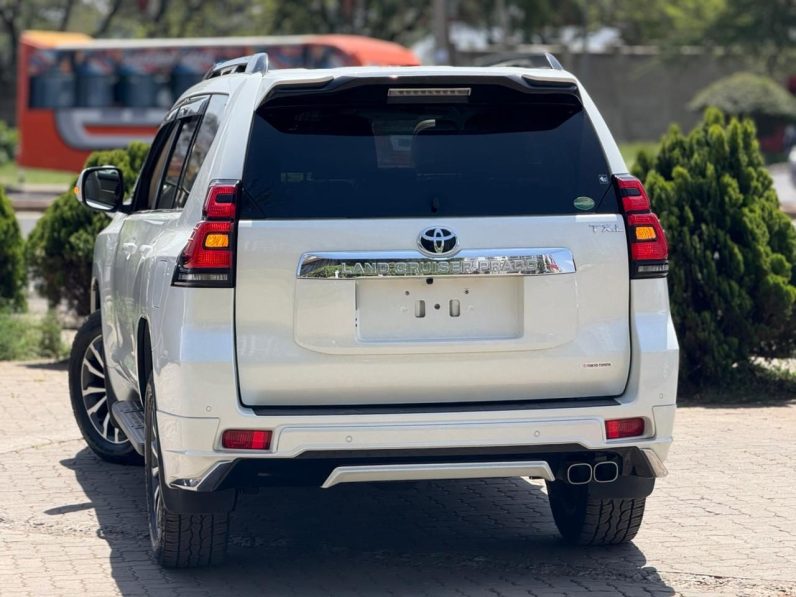 
								Toyota LandCruiser Prado TXL full									