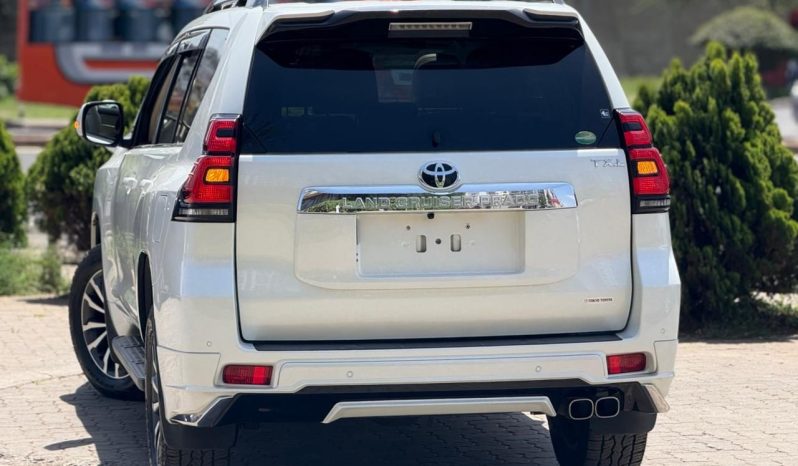 
								Toyota LandCruiser Prado TXL full									