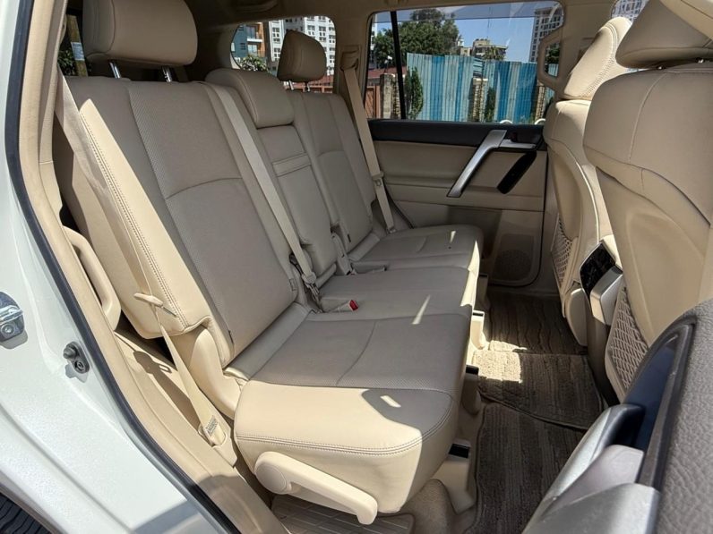 
								Toyota LandCruiser Prado TXL full									