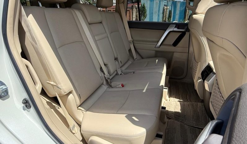 
								Toyota LandCruiser Prado TXL full									