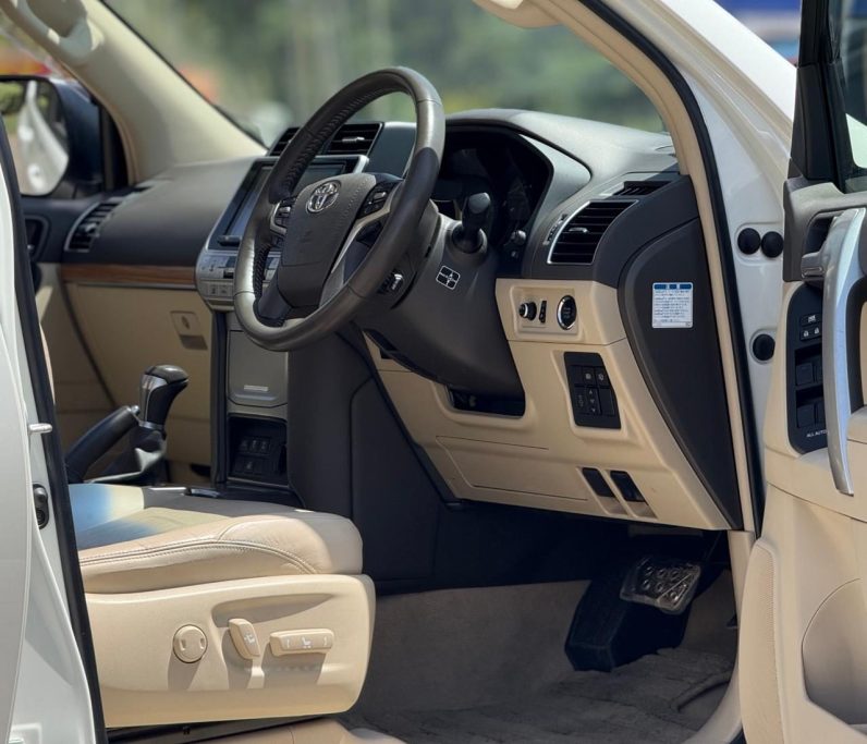 
								Toyota LandCruiser Prado TXL full									