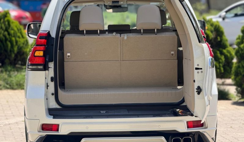 
								Toyota LandCruiser Prado TXL full									