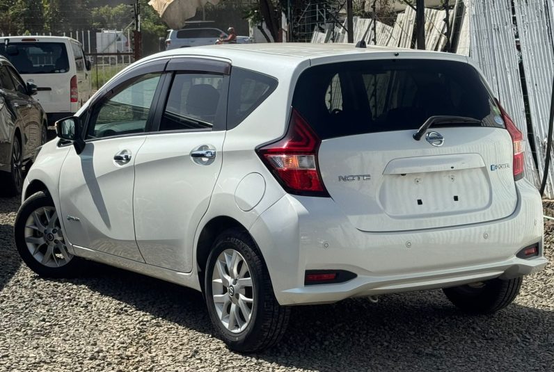 
								Nissan Note E-Power full									