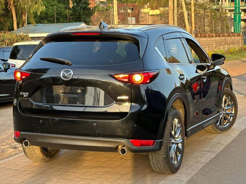 
								Mazda CX-5 full									