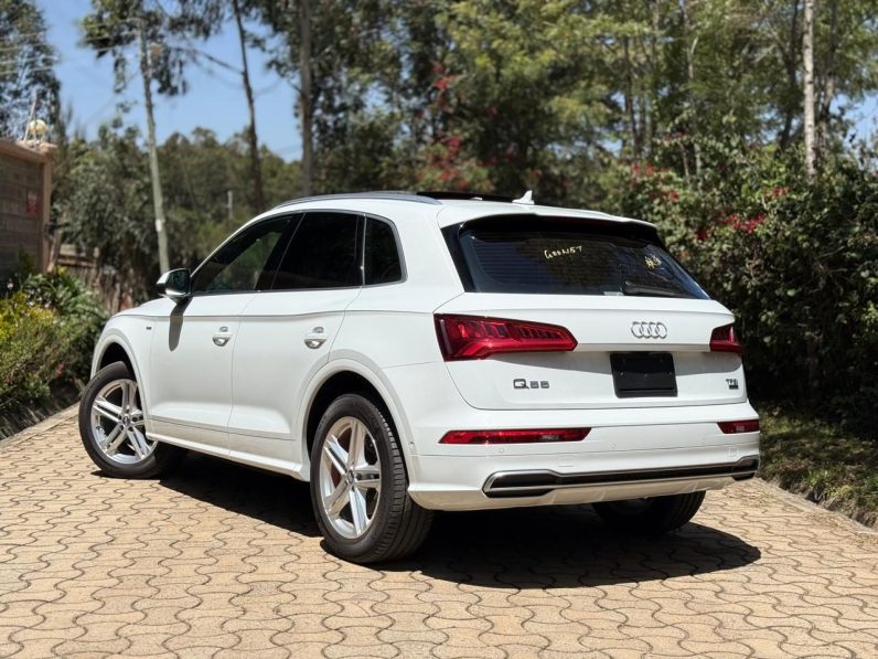 
								Audi Q5 full									