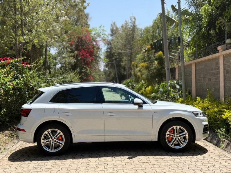 
								Audi Q5 full									