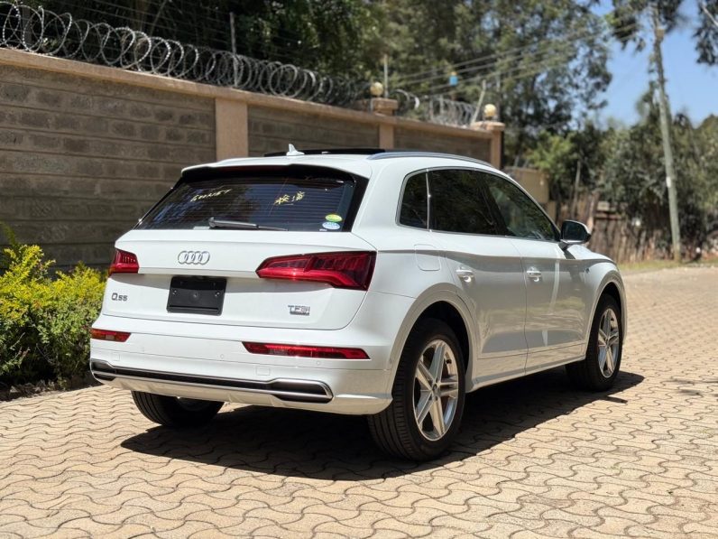 
								Audi Q5 full									