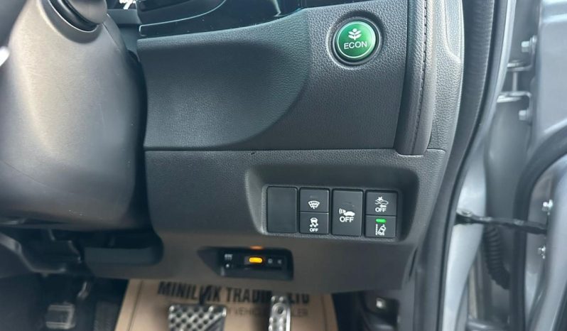 
								Honda Fit Shuttle full									