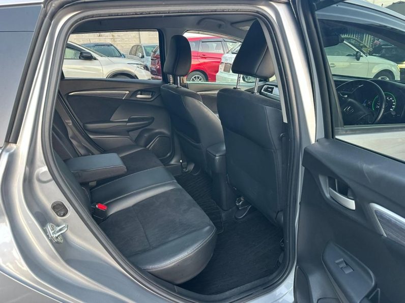 
								Honda Fit Shuttle full									