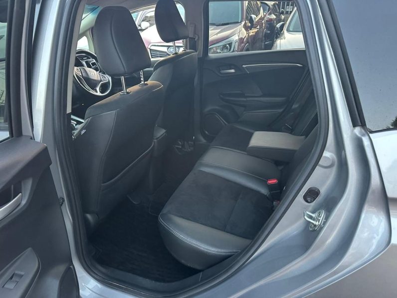 
								Honda Fit Shuttle full									