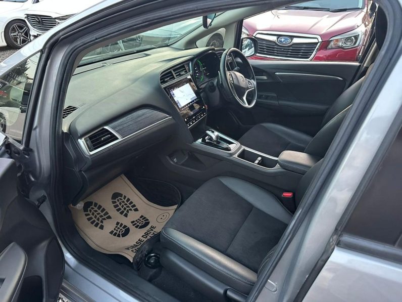 
								Honda Fit Shuttle full									