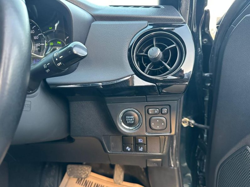 
								Toyota Fielder WXB full									