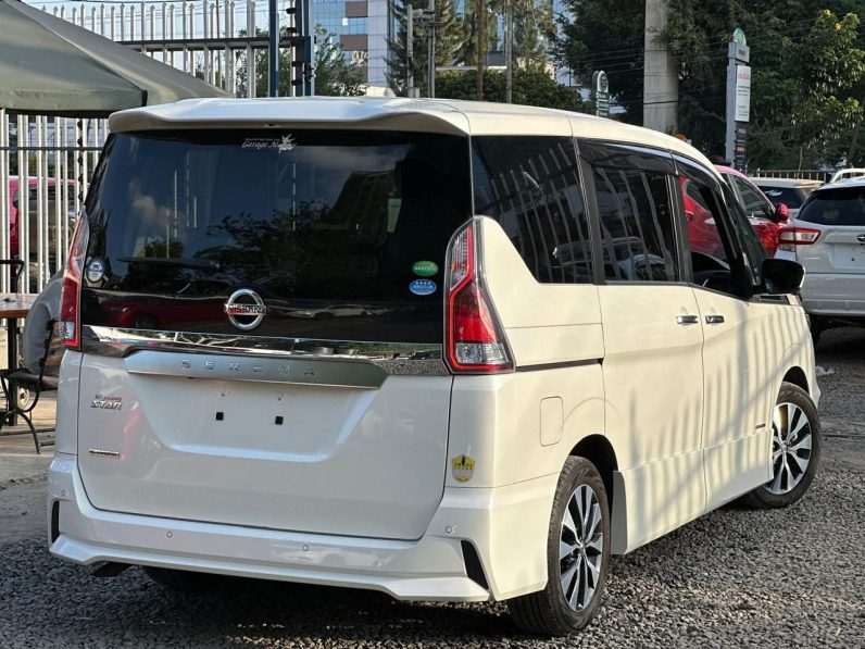 
								Nissan Serena full									