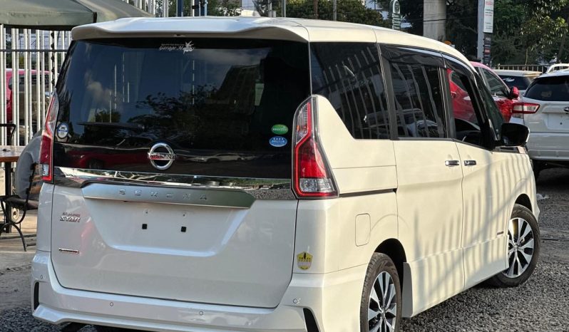 
								Nissan Serena full									