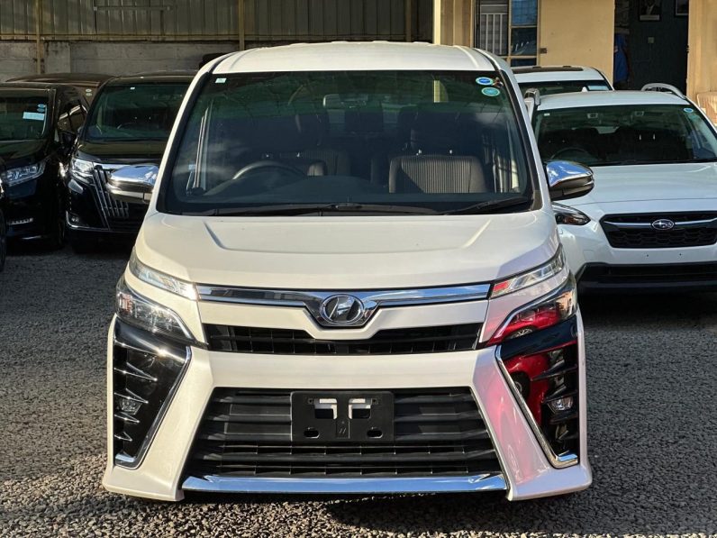 
								Toyota Voxy full									